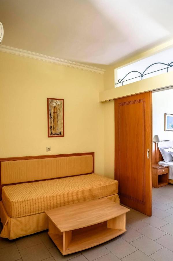 Coloma Apartments Pefkos Pefki  ภายนอก รูปภาพ